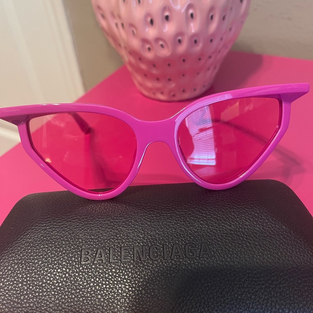 Balenciaga Pink Cat-Eye Sunglasses with Sleek Design